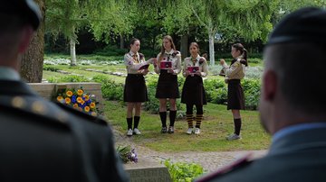 Ukrainische Pfadfinderinnen tragen Fakten zum Zweiten Weltkrieg vor